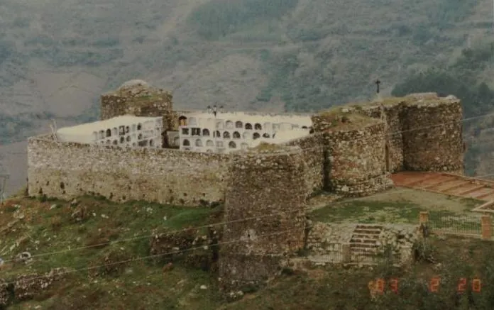 Castillo y Cementerio de Benadalid